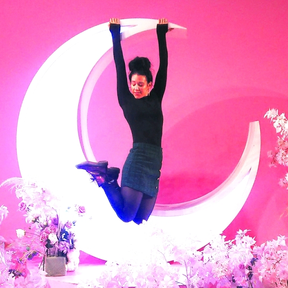 Meet your Posher, Laura - Picture 1 of 1